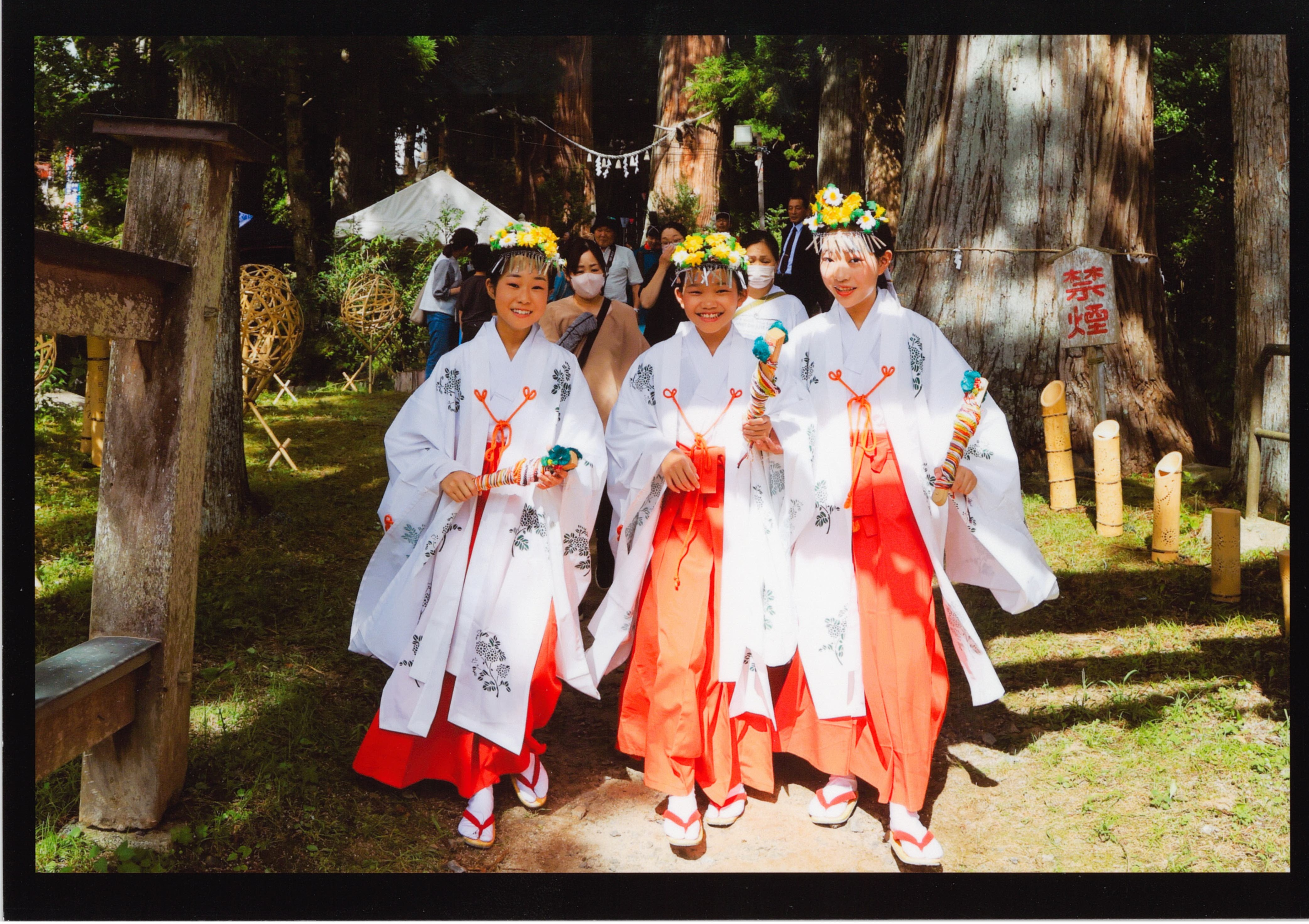 09 R7フォトコン【SNS】グランプリ「巫女さん艶やかに」庭野陽子